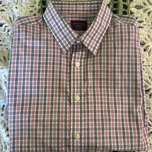 UNTUCKit Shirt